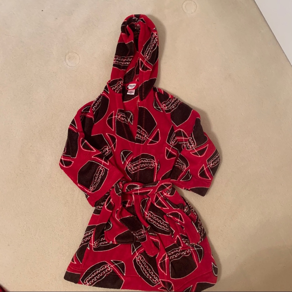 * $5 with $15+ bundle * Cherokee football bathrobe. Size small /  6-7